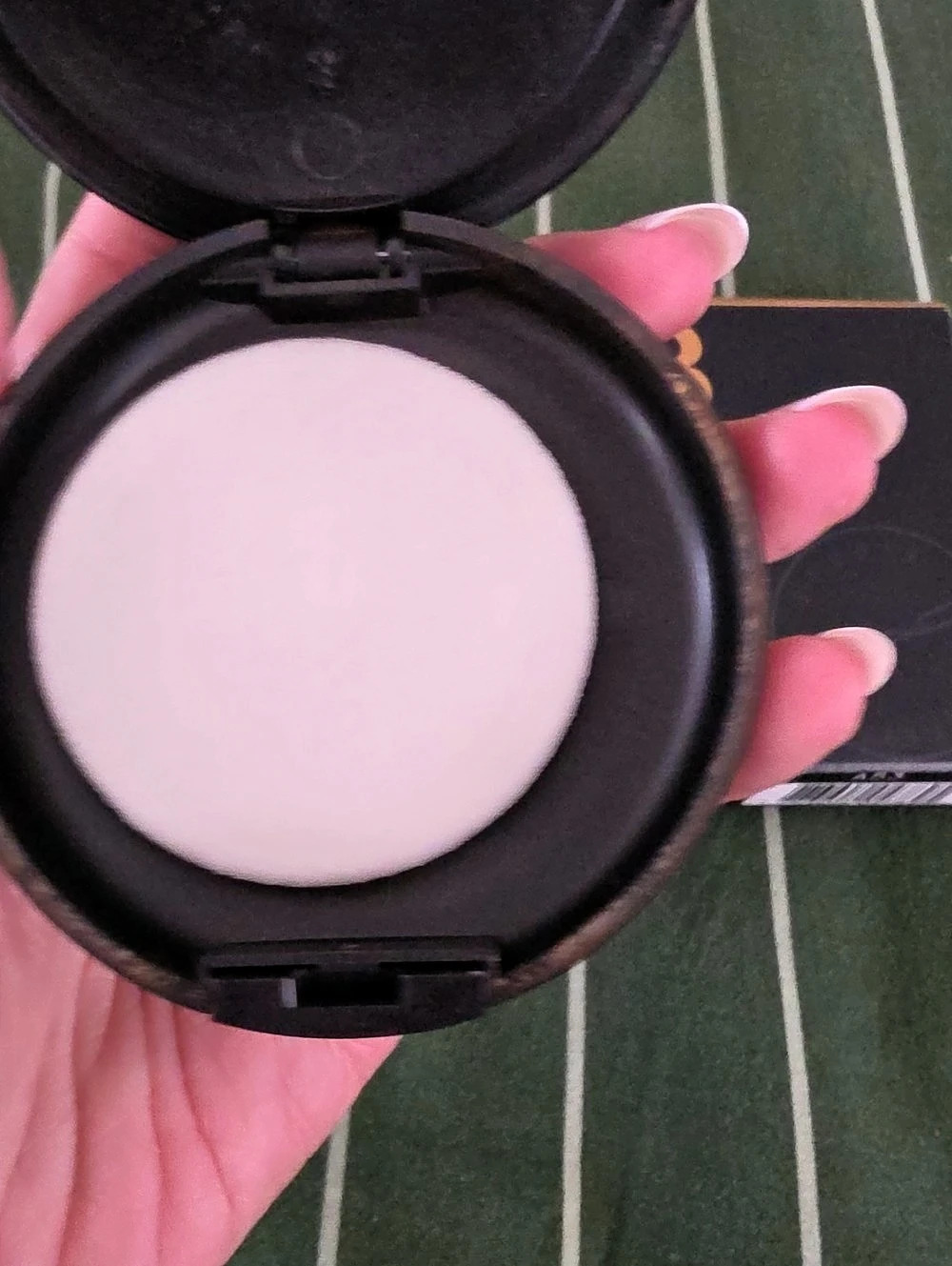 MAC Studio Fix Powder Plus Foundation C8 - Picture 5 of 5